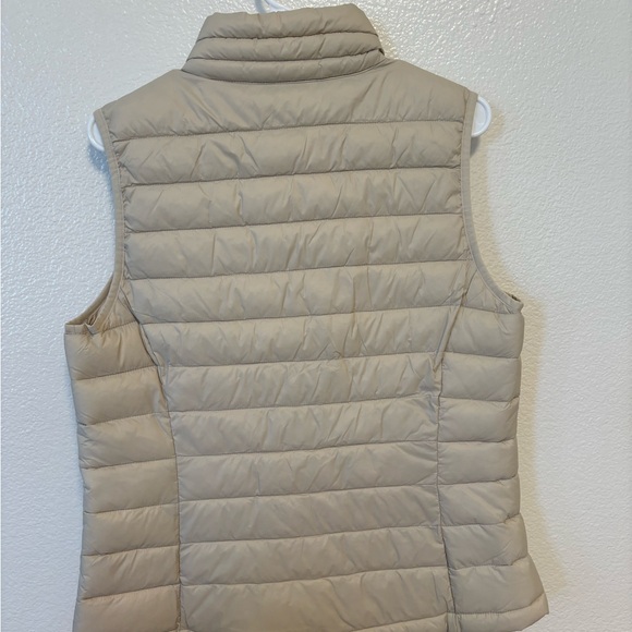 Amazon Essentials | Women's Puffer Vest | Beige | Large - Picture 6 of 6